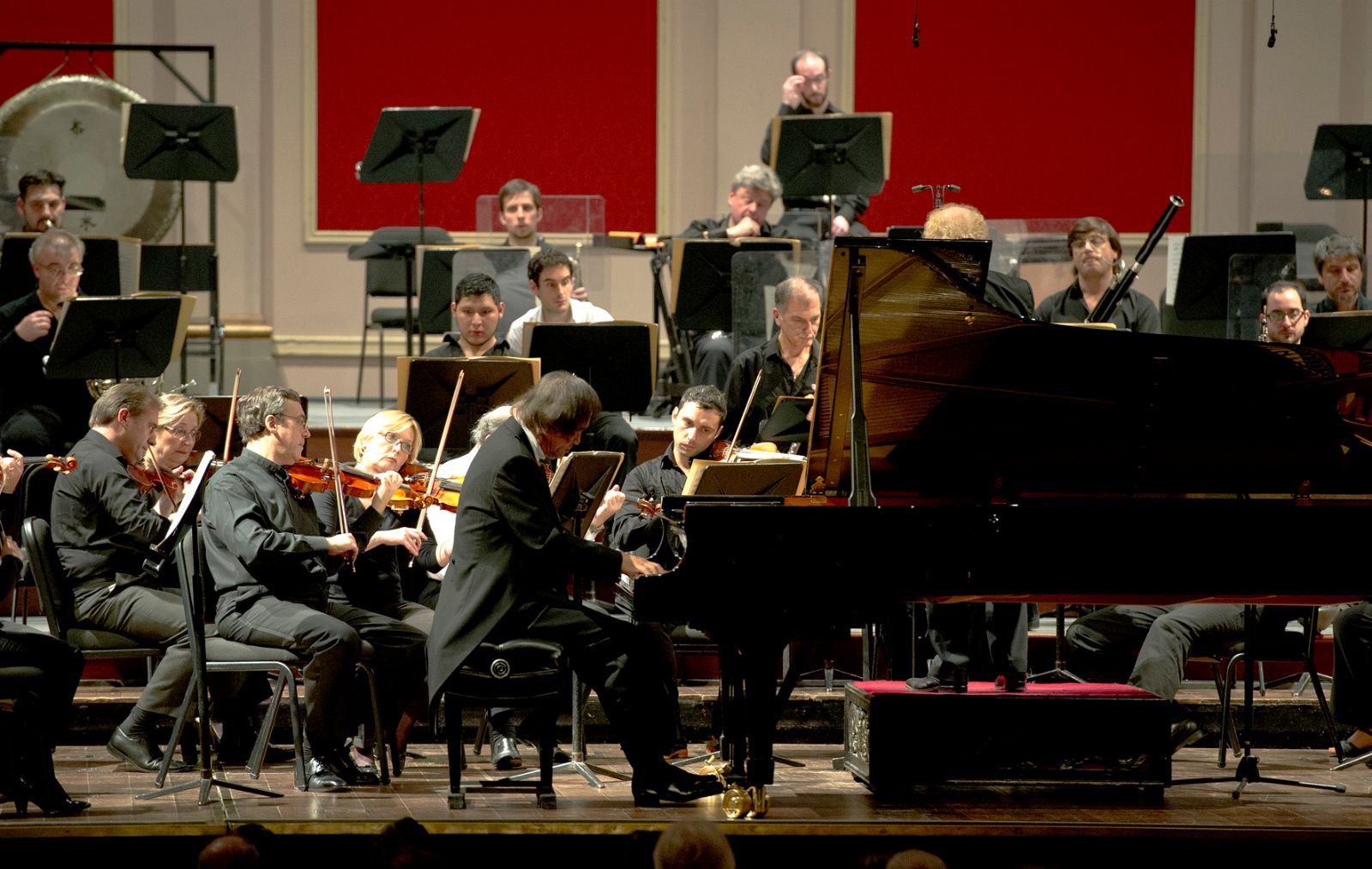 아르헨티나에서는 백건우 피아니스트의 연주에 대해 