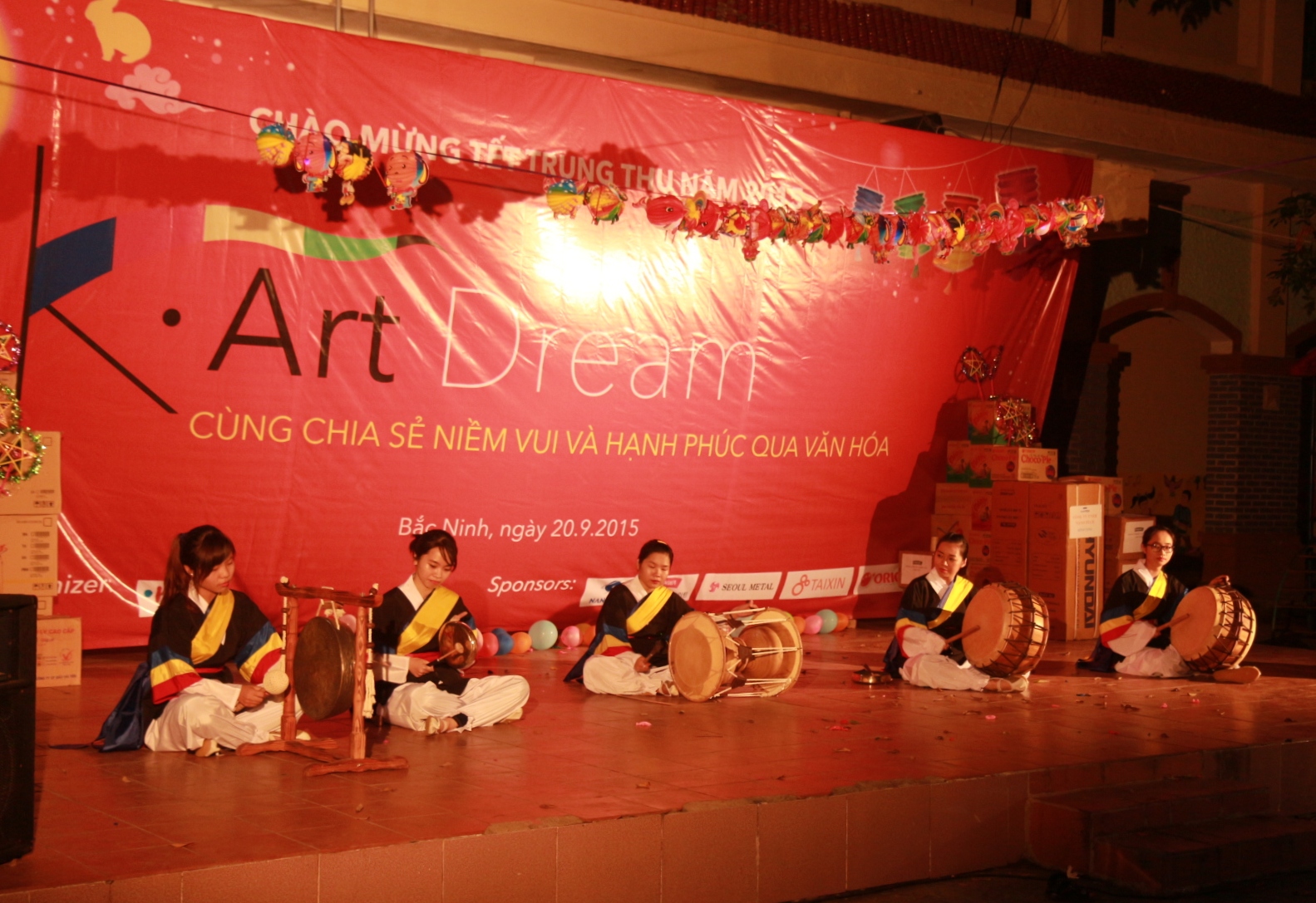 K-art Dream 예술공연봉사단의 사물놀이 공연