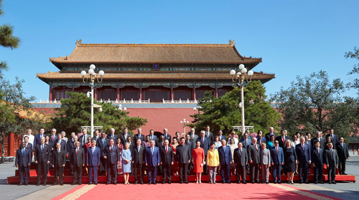 박근혜 대통령이 중국 전승70주년 기념식에 참석한 각국 정상들과 3일 기념촬영하고 있다.