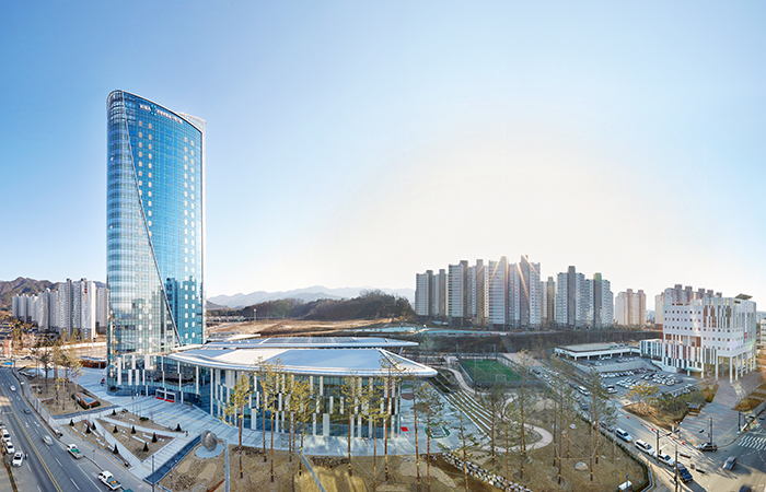 지난 29일 강원도 원주에 개교한 '건강보험심사평가원 국제캠퍼스'는 보편적 건강보장을 달성하고자 하는 국제기구 및 세계 각국의 건강보장기관들과 함께 건강보장 시스템 운영 경험을 공유하는 공식적인 장으로 활용될 예정이다.
