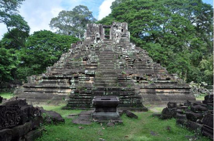 '위험에 처한 세계유산'이었던 앙코르 와트를 복원하고자 세계 각국이 나섰다. 1992년 세계유산 지정 이후 17개 나라가 지금까지 앙코르 복원에 힘을 보탰다. 한국은 2013년부터 앙코르 내의 프레아 피투 사원 복원 작업을 진행하고 있다.