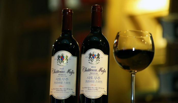 한국의 대표적인 와인 산지인 전북 무주에서 생산되는 와인, '샤또 무주'. 무주산 와인은 머루 품종을 사용하여 진하고 묵직한 맛이 특징이다.