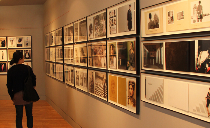 샤넬의 수석 디자이너 칼 라거펠트와 슈타이들의 협업 작품실 (사진: 이승아 기자)