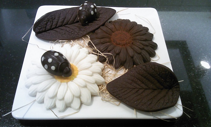 다양한 모양의 초콜릿들. 항상 새로운 메뉴를 끊임없이 연구하고 있다는 것을 보여준다.