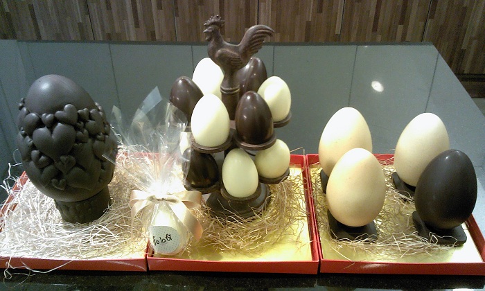 다양한 모양의 초콜릿들. 항상 새로운 메뉴를 끊임없이 연구하고 있다는 것을 보여준다.