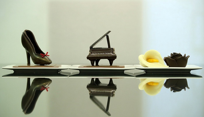  폴라비에서 판매 중인 다양한 모양의 수제 초콜릿.