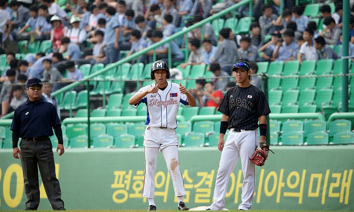 소중한 첫 안타를 만들어 낸 몽골의 다쉬제백 문크바트 선수.