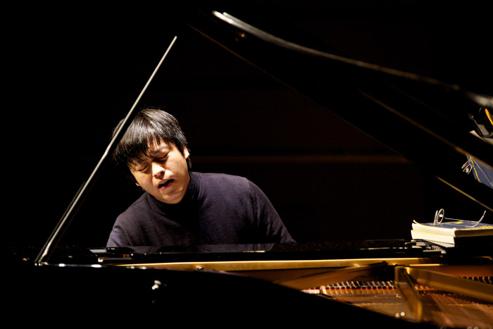 김선욱이 연주하는 모습 (사진: LG Arts Center)