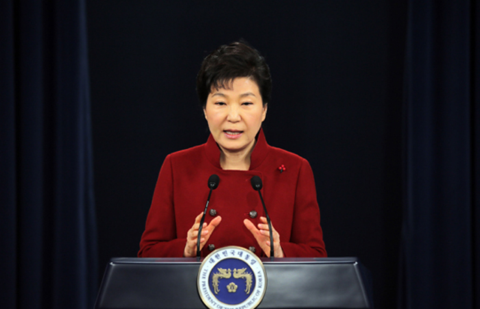 박근혜 대통령이 13일 청와대에서 대국민담화를 하고 있다.