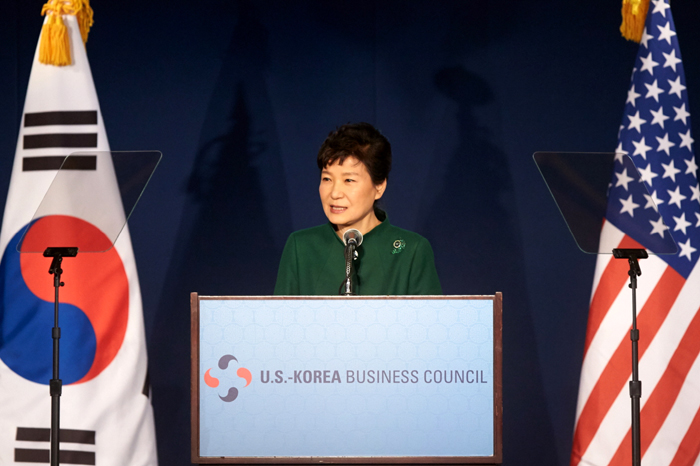 박근혜 대통령이 15일 워싱턴 미국 상공회의소에서 열린 제27차 한미 재계회의에 참석하고 있다.2