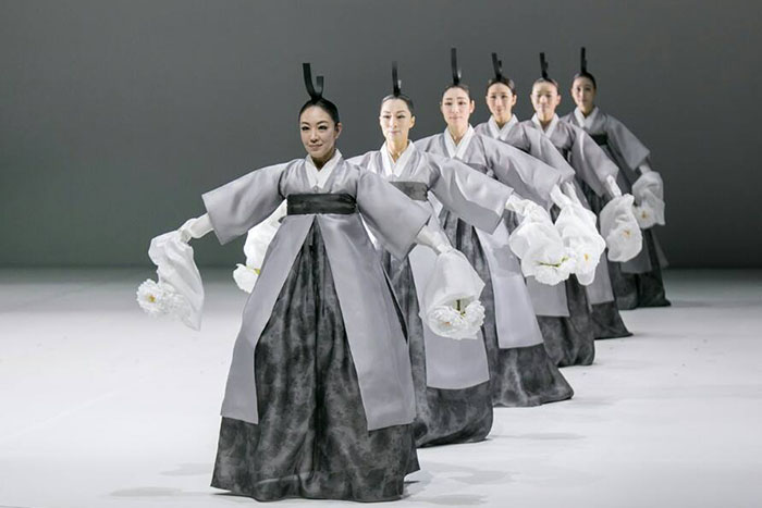 ‘2016 한국관광의 해’ 개막식에서 국립무용단이 ‘향연(饗宴)’ 공연을 펼치고 있다.