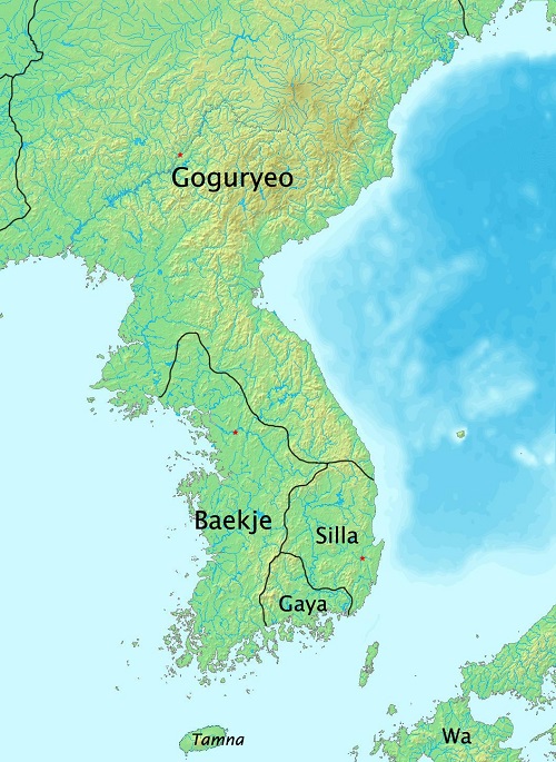 백제는 기원전 18년부터 신라에 정복당하는 660년까지 한반도의 남서쪽과 서쪽에 존재했다. 오늘날 충청남도 부여에 있는 부여국립박물관에는 백제시대의 유물이 전시되어있다. 또한 공주와 부여 부근의 역사적 부지 여덟 곳은 백제역사유적지구로서 유네스코 세계유산으로 등재됐다.