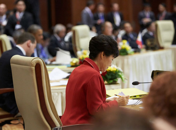 미얀마 네피도에서 열린 동아시아정상회의(EAS)에 참석한 박근혜 대통령.