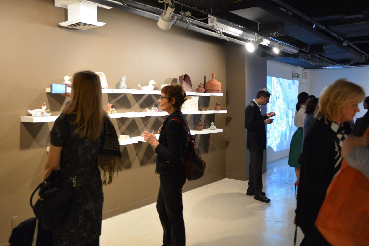 관람객들은 종이의 기능을 넘어서 산업적으로, 예술품으로써도 높은 가치를 지닌 한지의 미학에 찬사를 보냈다.