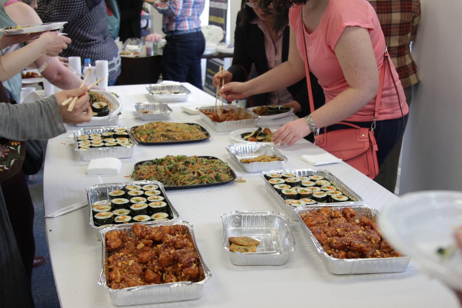 한식 시식회와 한글 서예 시연회를 통해 참가자들은 한국문화를 체험할 수 있었다.