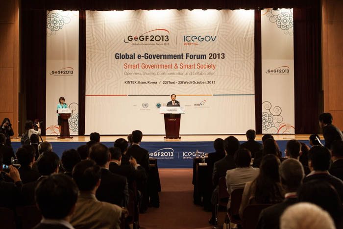 전자정부 글로벌포럼에 참석한 유정복 안전행정부 장관이 축사를 하고 있다. (사진: 안전행정부)