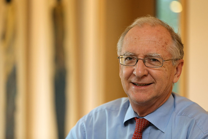 레딩 주한 스위스 대사가 서울 용산 대사관저에서 인터뷰를 하고 있다. 