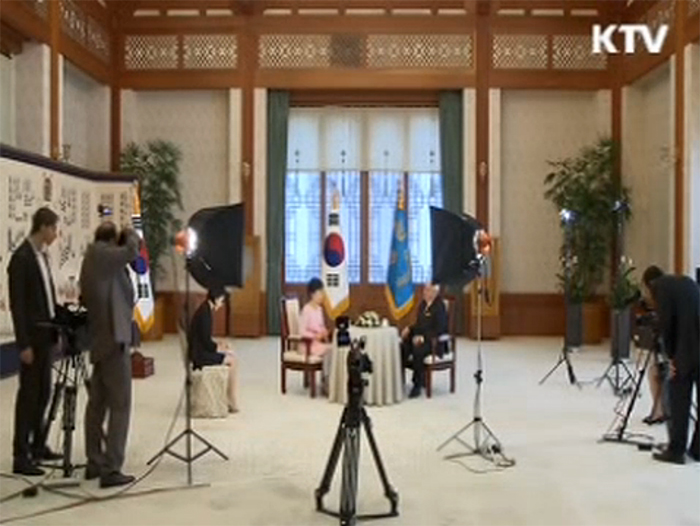 박근혜 대통령과 이타르타스 통신과의 인터뷰 (KTV 화면 캡쳐)