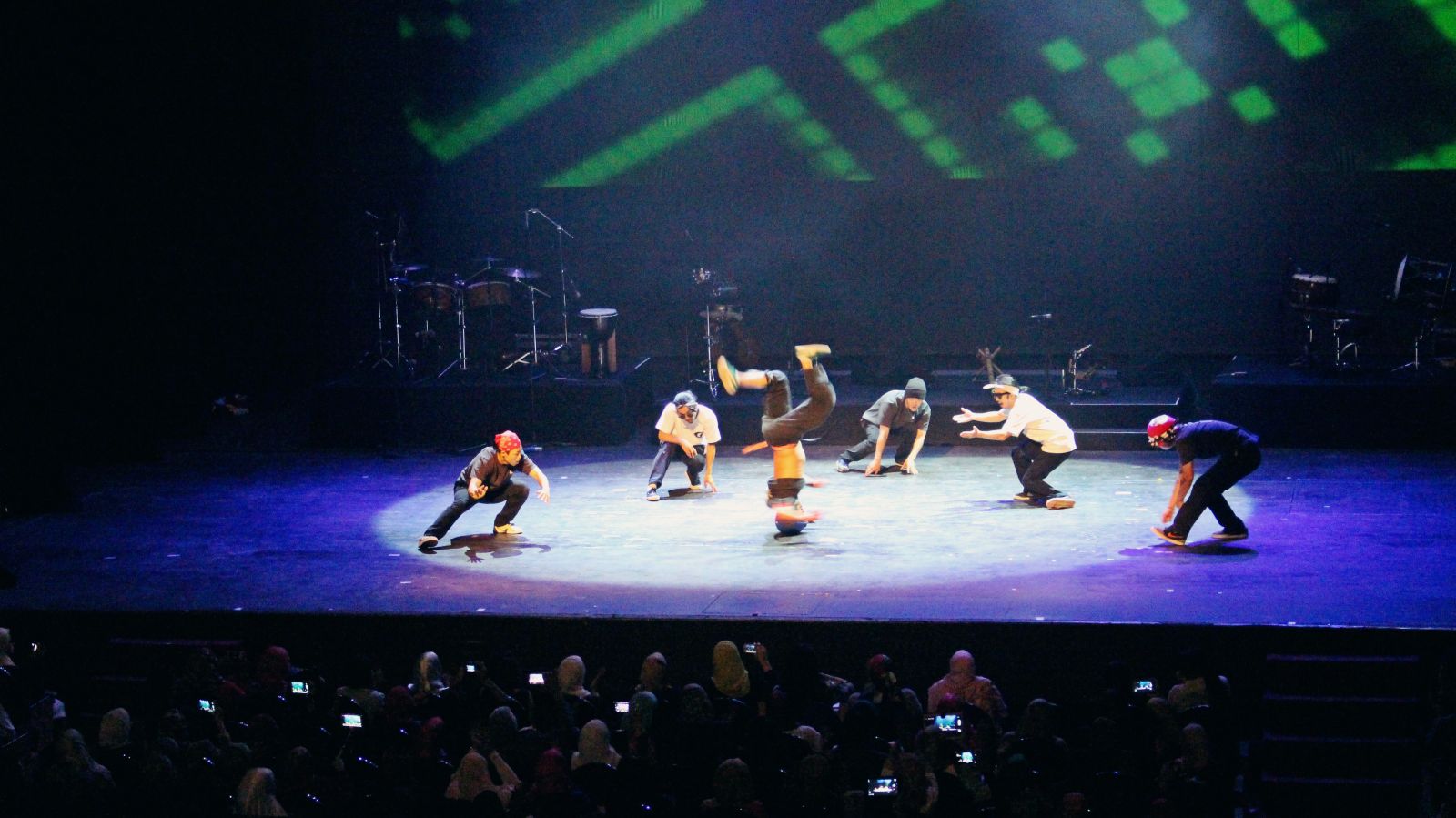 고릴라크루의 비보잉댄스 공연 모습.