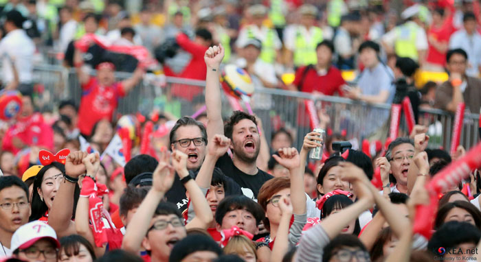 붉은 악마들의 모습