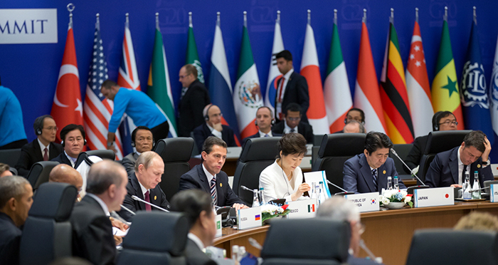 박근혜 대통령이 각국 정상들과 G20 정상회의를 하고 있다. 