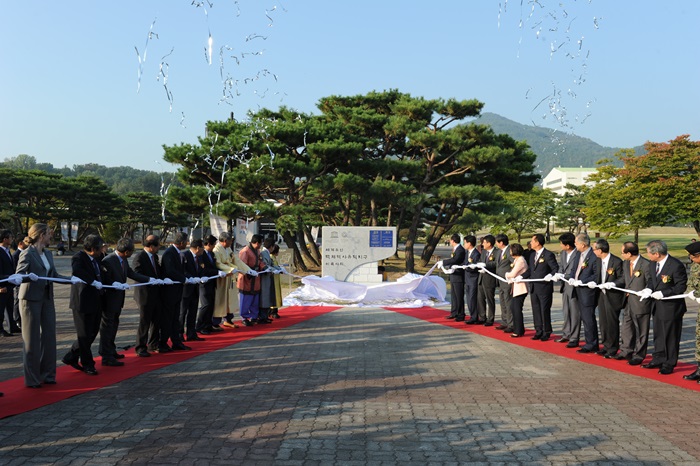 백제역사유적지구의 세계유산 등재를 대내외에 알리고 전 국민과 그 기쁨을 함께 나누고 있다.