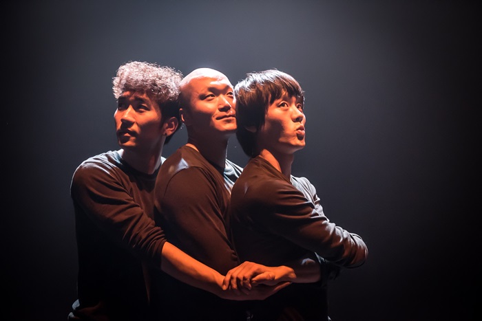 지난 몸짓콘서트에서 뜨거운 반응을 이끌어낸 무버(MOVER)는 <오름>을 선보인다.