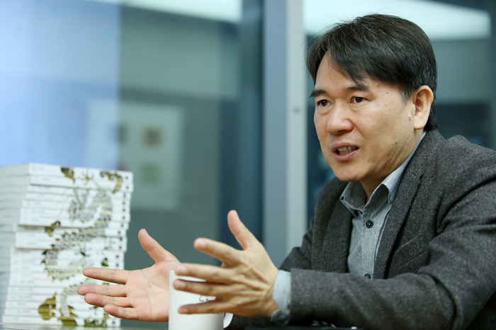 인터뷰 내내 어떤 조선왕조 역사나 인물에 대해서도 척척 이야기 보따리를 풀어내는 박 화백에게서 13년간의 노고와 내공이 느껴졌다.