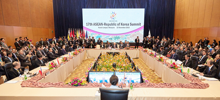 말레이시아 쿠알라룸푸르 컨벤션센터에서 열린 제 17회 한-아세안 정상회의.