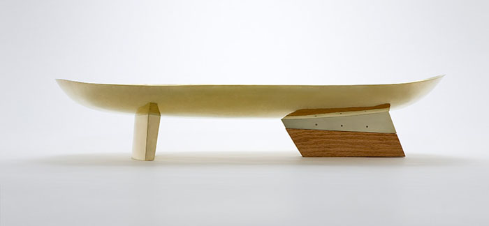 2015년 영국 컬렉트 페어에서 소개된 김서윤 작가의 작품 Bowl with a pillar(아래).