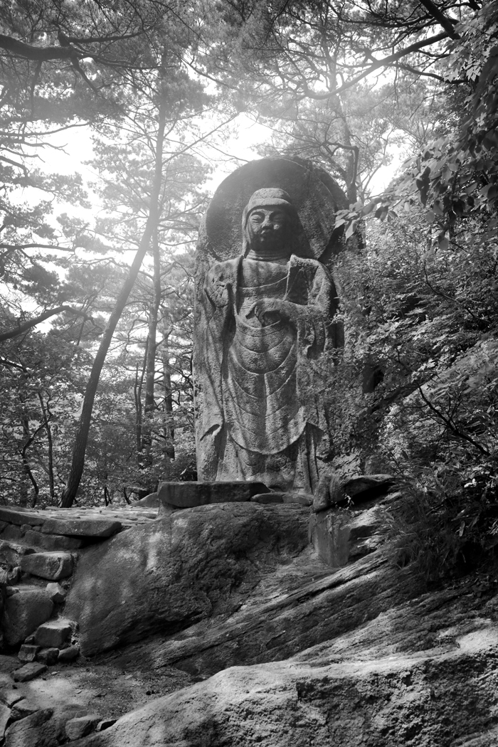 해인사의 마애불입상. 