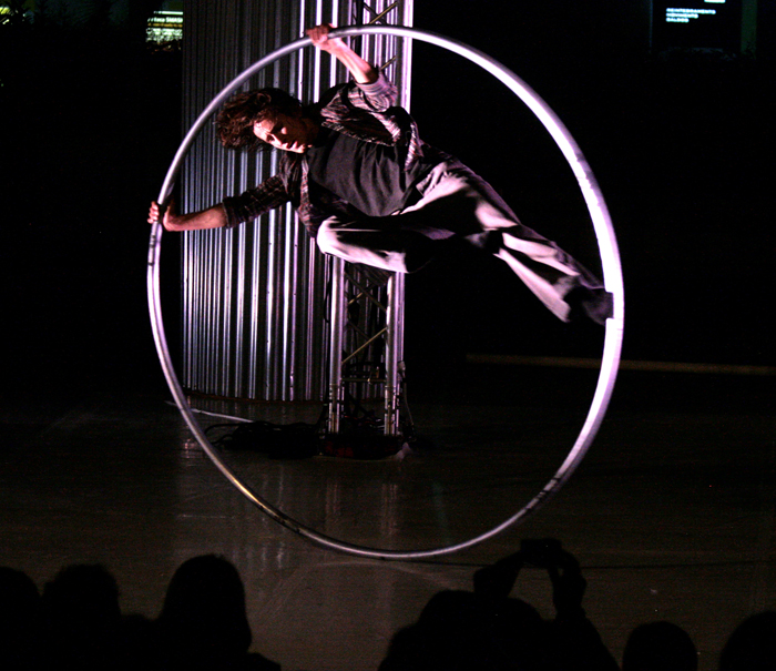 아템포 시르크의 현대 서커스 ‘아템포’