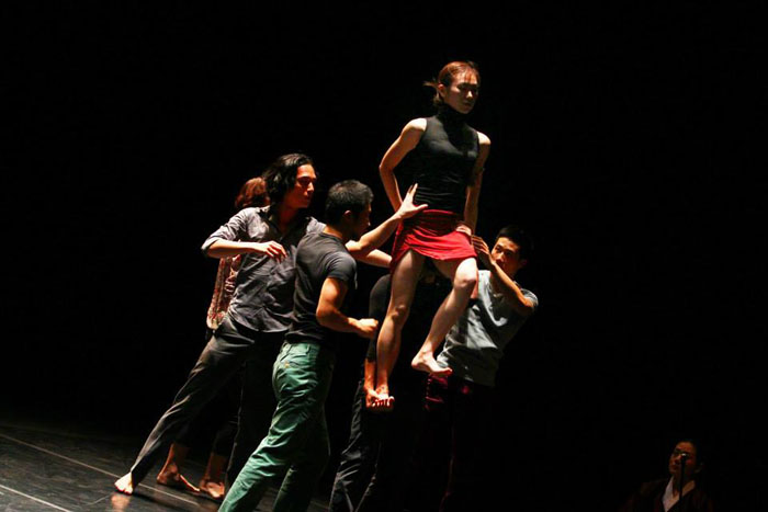 브레시트 무용의 대표작 <조화와 불균형>