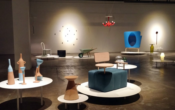 2015 광주 디자인비엔날레에는 스위스 출신 건축가 르 코르뷔지의 가구를 소개하는 특별전(사진 위)과 밀라노 트리엔날레 디자인 뮤지엄 순회전시인 '뉴 이탈리아 디자인 2.0'(사진 아래) 등 다양한 전시관이 마련됐다.