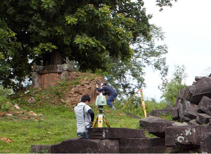 한국문화재재단은 라오스의 홍낭시다 사원 복원 작업도 진행하고 있다. 복원 방식을 둘러싸고 다양한 이견을 조율하는 것이 복원팀의 과제.