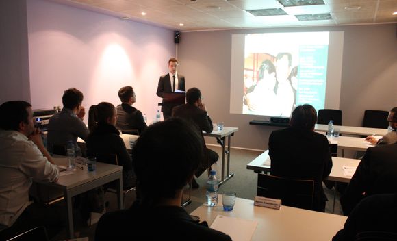 언론인 초청 행사에서 한국 문화 행사 계획을 발표하고 있다. 