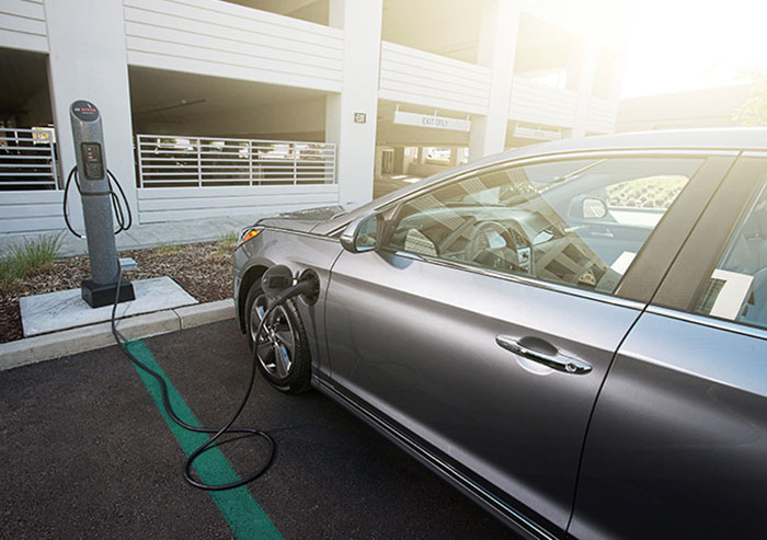 전기 콘센트를 통해 직접 모터용 배터리를 충전하는 ‘쏘나타 플러그인 하이브리드’