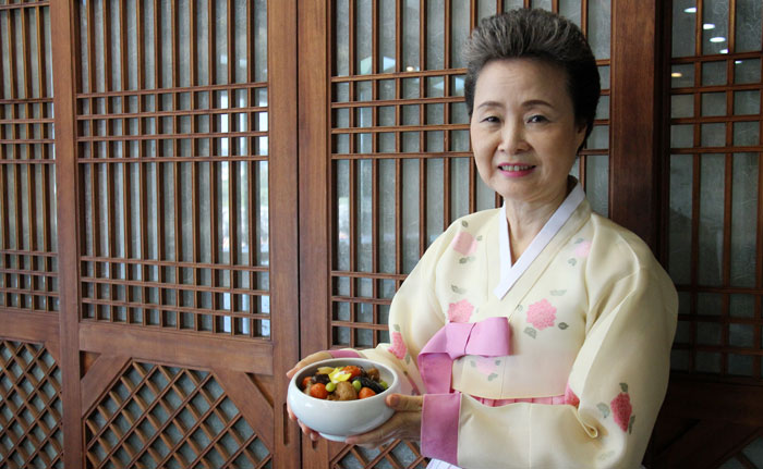 윤숙자 소장은 가을에 먹으면 좋고 요리법이 어렵지 않은 보양식으로 닭찜을 추천했다.