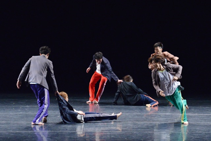 앰비규어스 댄스 컴퍼니는 몸짓스페셜 <바디콘서트>를 공연한다.