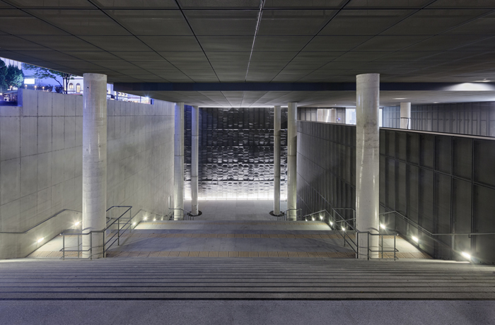 국립현대미술관 서울관으로 내려가는 계단 (사진: 남궁선)