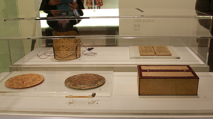 노란색은 고귀, 위엄, 신성을 상징하는 색으로 고종황제의 유품 및 황실 관련 자료와 함께 소개됐다.