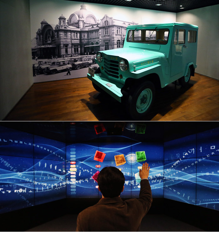 대한민국역사박물관에 전시된 최초의 한국산 자동차 시발 (위), 최첨단 미디어 디스플레이로 연출된 전시를 감상하는 관람객 (사진: 전한 기자)