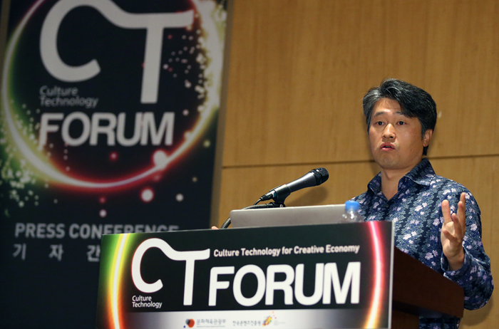 CT포럼이 열린 16일 이승훈 루카스 ILM 수석 감독이 헐리우드 특수효과 시장에 대해 설명하고 있다. 전한 기자