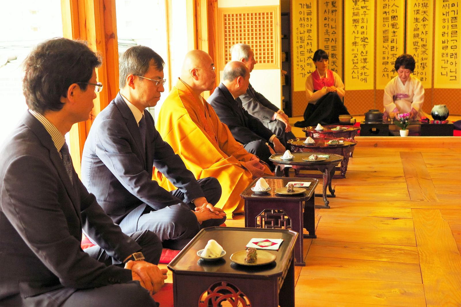 평소 한국문화에 관심이 많았던 참가자들은 한국전통가옥에서 차와 전통음악을 즐길 수 있는 '문화가 있는 날'에 찬사를 보냈다. 