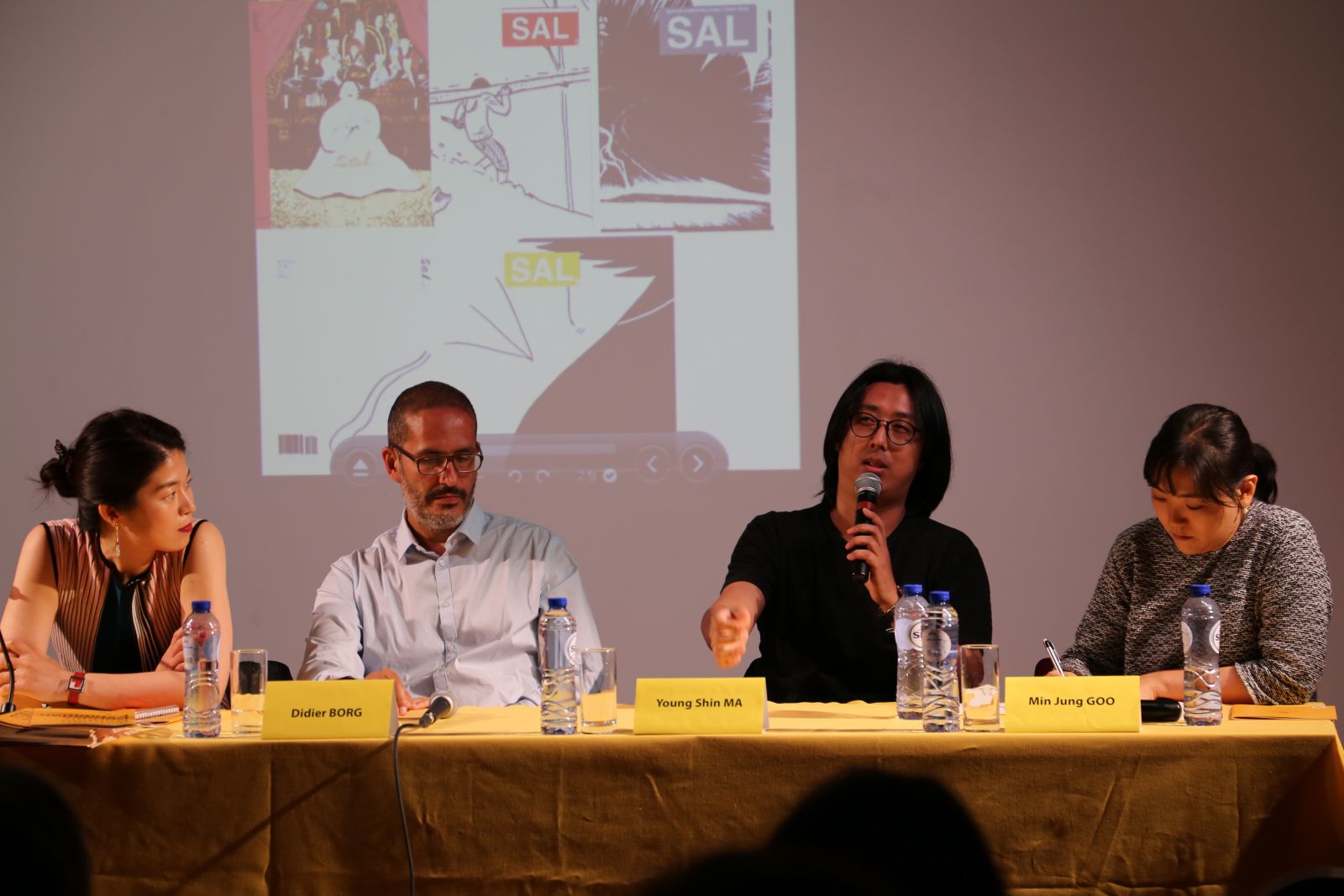 9월 1일 전시 개막식과 함께 컨퍼런스가 열려 전시회에 참여한 작가들과 관객들의 대화가 이루어졌다.