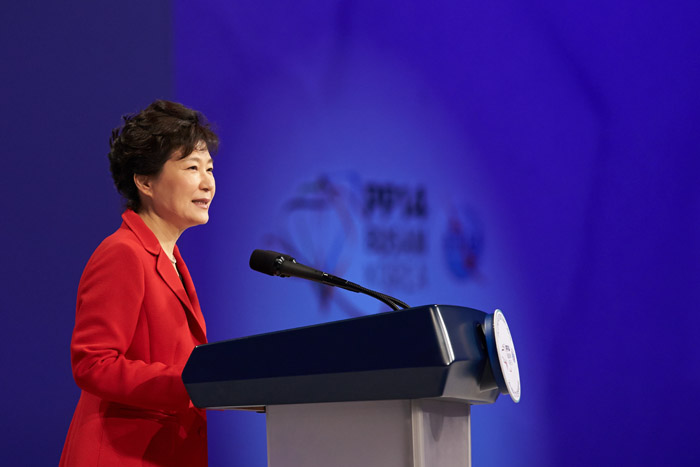 20일 부산 벡스코에서 열린 ITU 전권회의 개회식에서 연설을 하고 있는 박근혜 대통령.