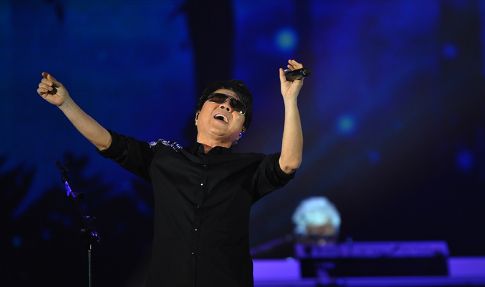 지난 31일 올림픽체조경기장에서 열린 'Hello' 콘서트에서 열창하고 있는 조용필 (사진제공: 인사이트엔터테인먼트)