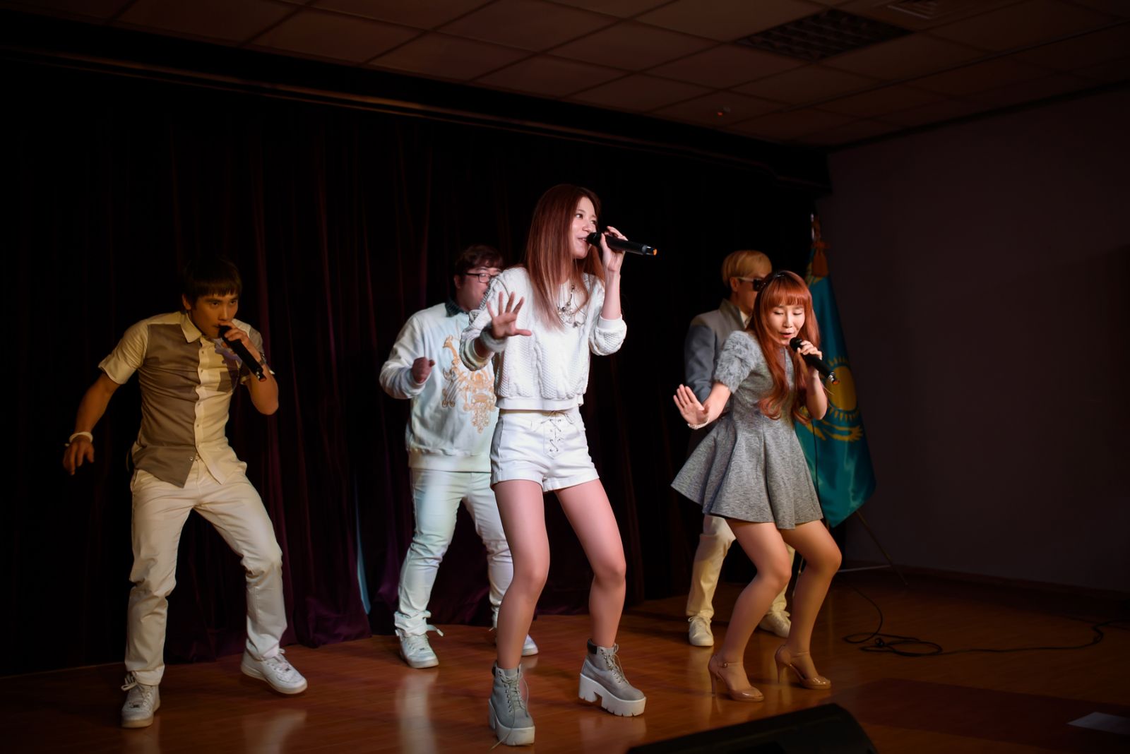 혼성 5인조 아카펠라 그룹 다이아가 주카자흐스탄 한국문화원에서 열린 한국문화축제 무대에서 카자흐스탄 관객들을 만났다.