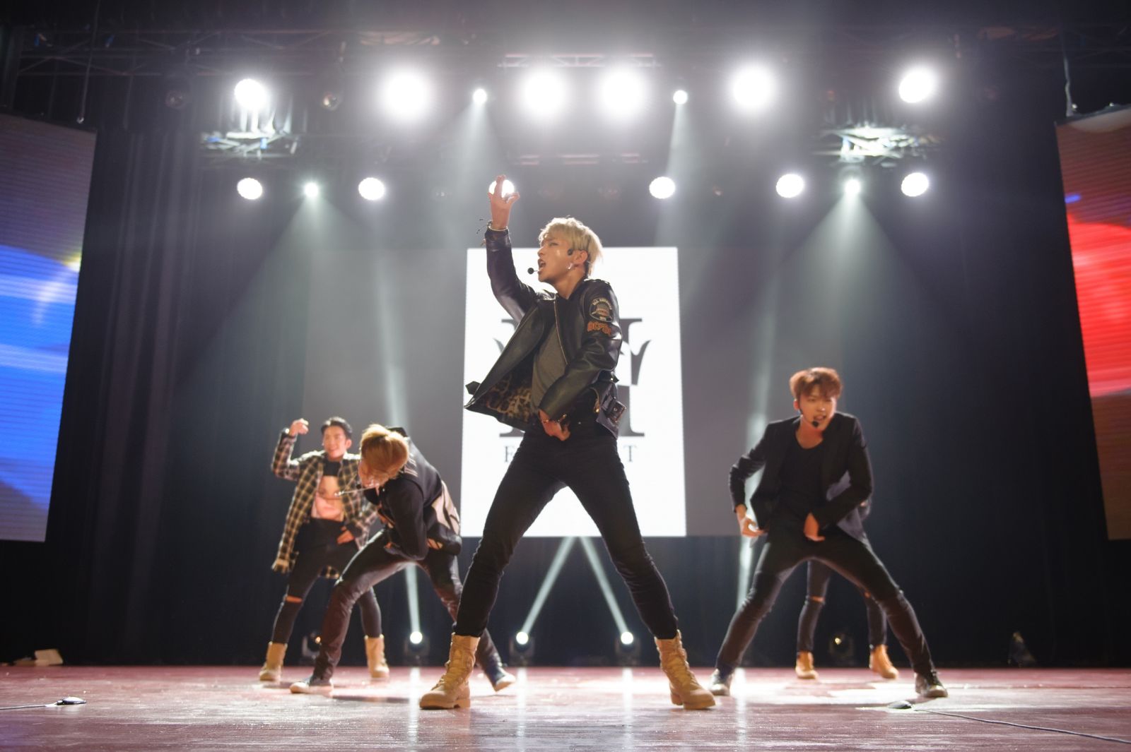 M.FECT의 K-Pop 공연