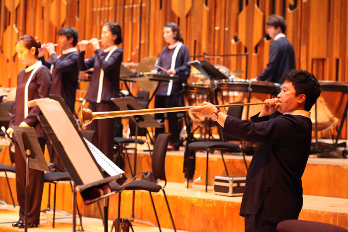 14일 런던 바비칸 센터에서 개막한 K뮤직 페스티벌에서 국립국악관현악단이 공연을 펼치고 있다. (사진: 주영 한국 문화원 플리커)